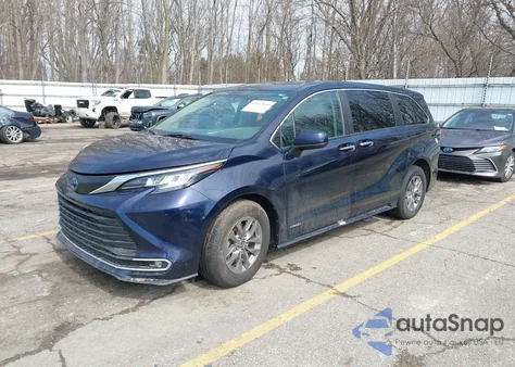 2021 Toyota Sienna Xle z USA, uszkodzony, nr VIN 5TDYSKFC1MS026748
